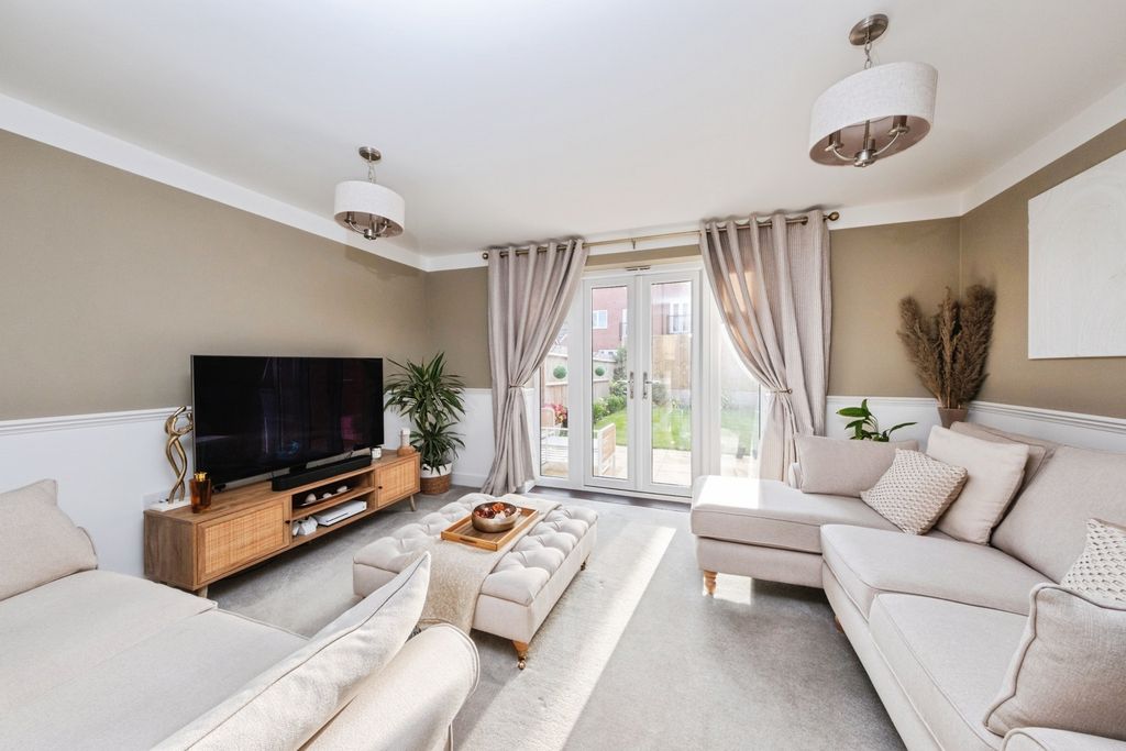 Property photo 3 of 17 Photo