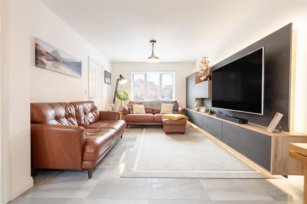 Property photo 2 of 9 Living Room