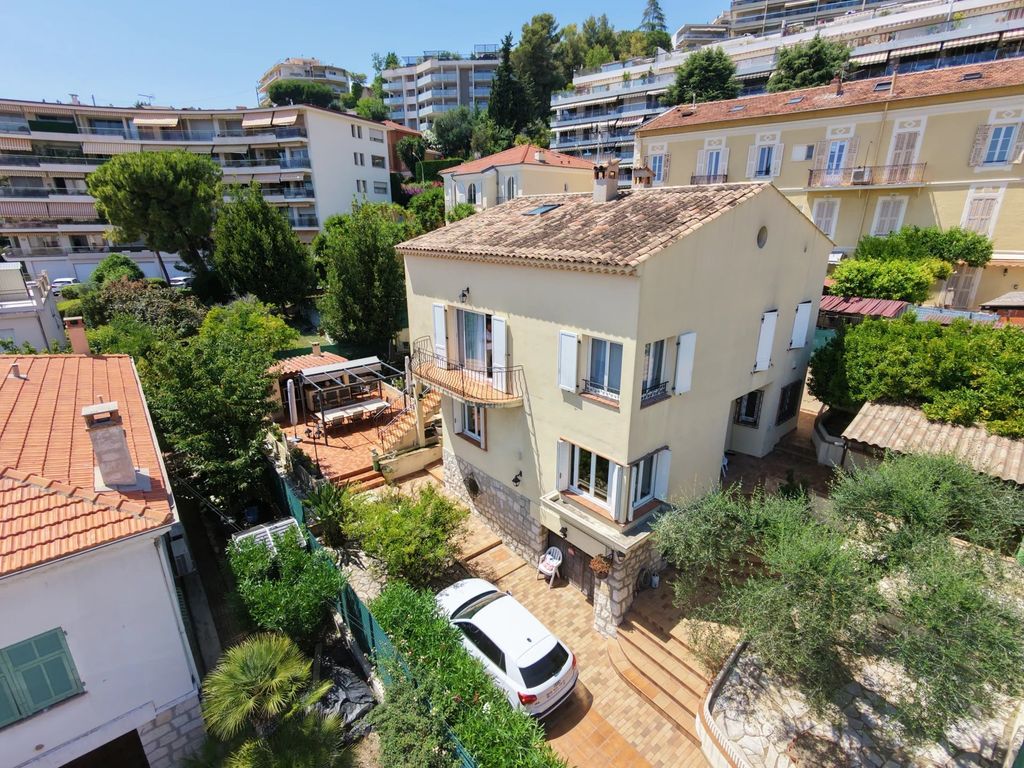 Property photo 1 of 8 Two-Flat House In Nice Nord