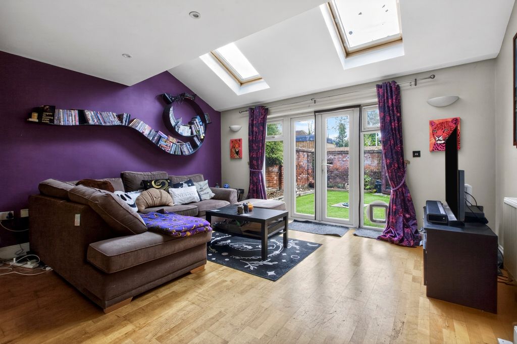 Property photo 2 of 9