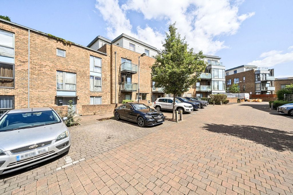 Property photo 2 of 15 Picture No. 35