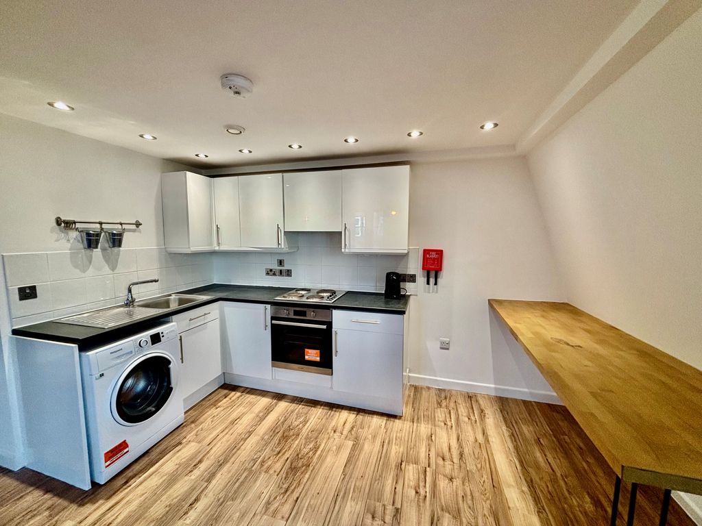 Property photo 2 of 7 Kitchen