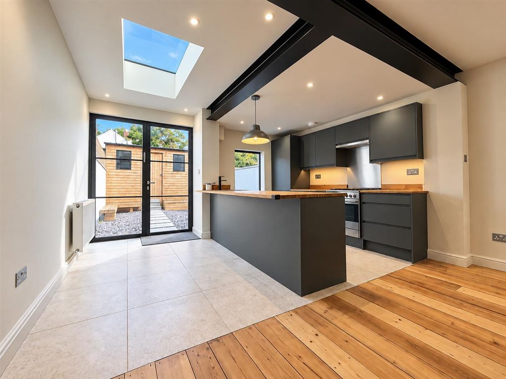 Property photo 2 of 12 Kitchen