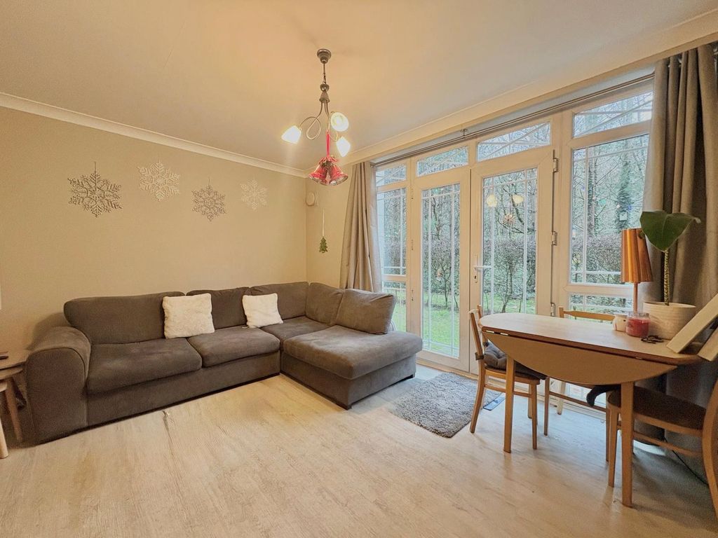 Property photo 2 of 11 Picture No. 12