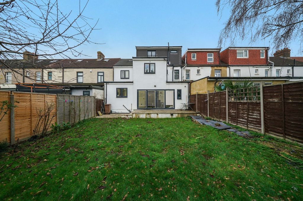 Property photo 1 of 24