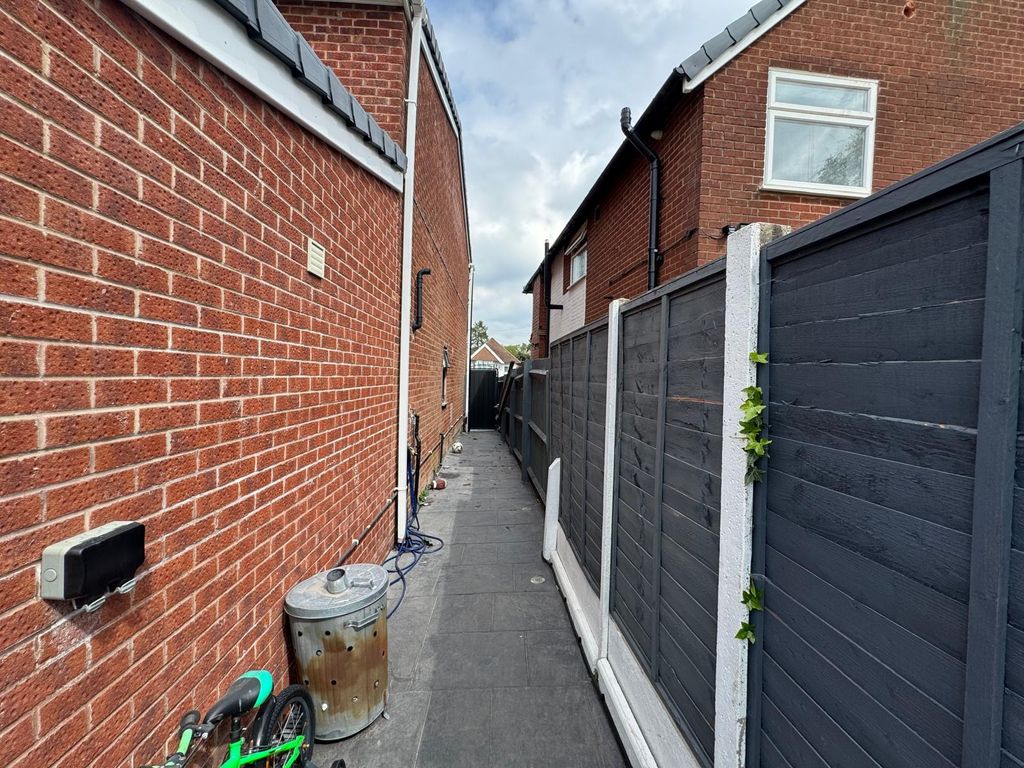 Additional image 33 of 4 bed property to rentOld Birmingham Road, Marlbrook, Bromsgrove B60
