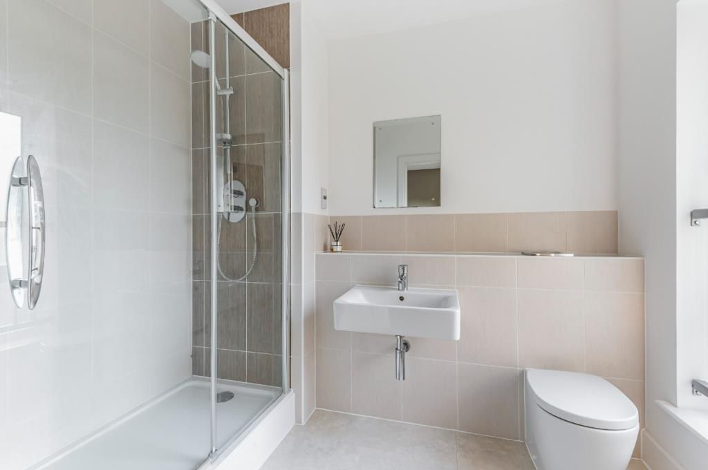 Property photo 3 of 11 Bathroom