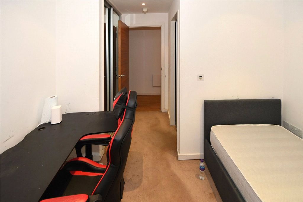 Property photo 3 of 7 Bedroom 1