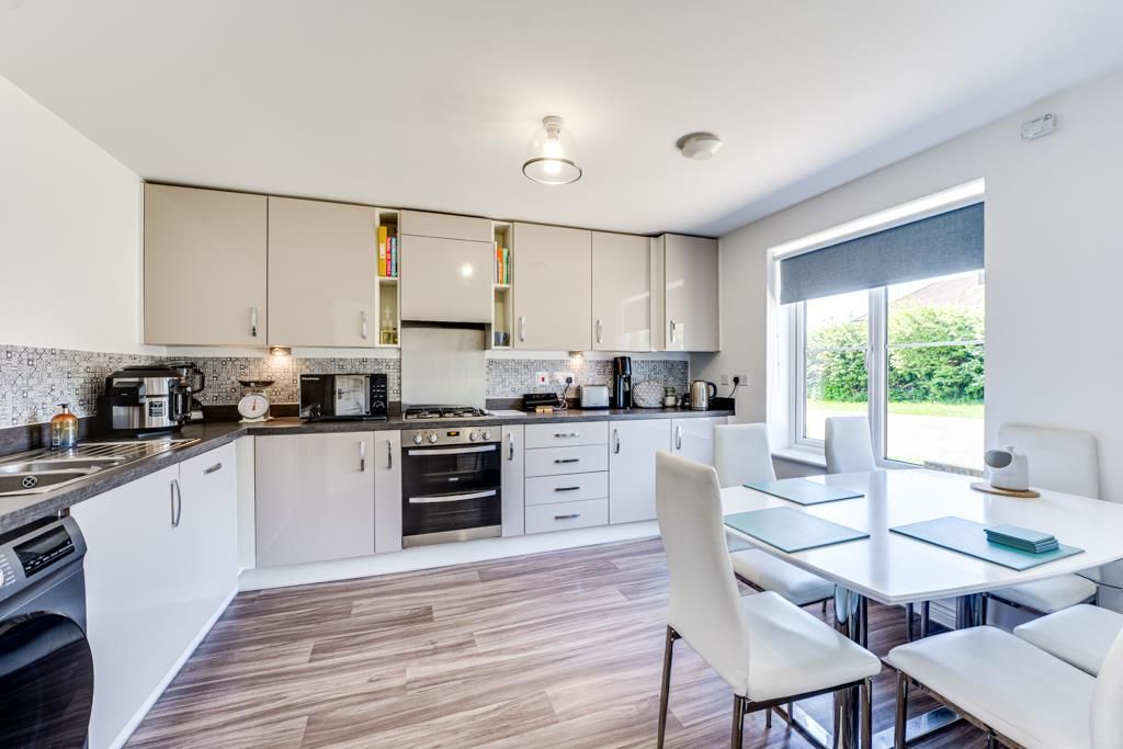 Property photo 3 of 25 71 Finedon Road, Burton Latimer-12.Jpg