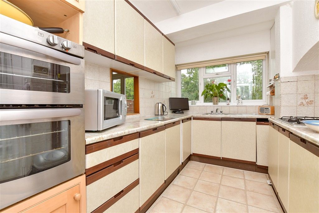 Property photo 3 of 17 Kitchen