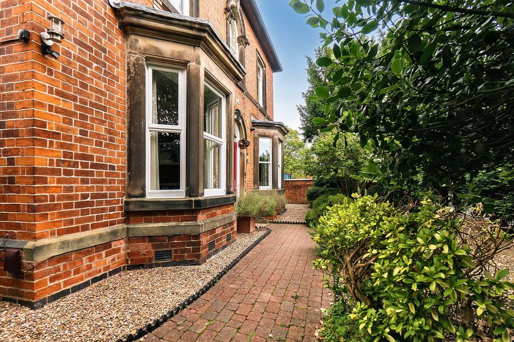 Property photo 2 of 54