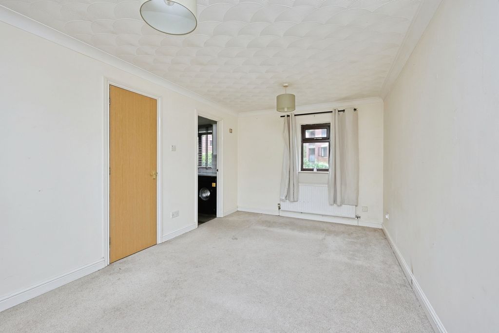 Property photo 3 of 7 Pbox-Img.Jpg