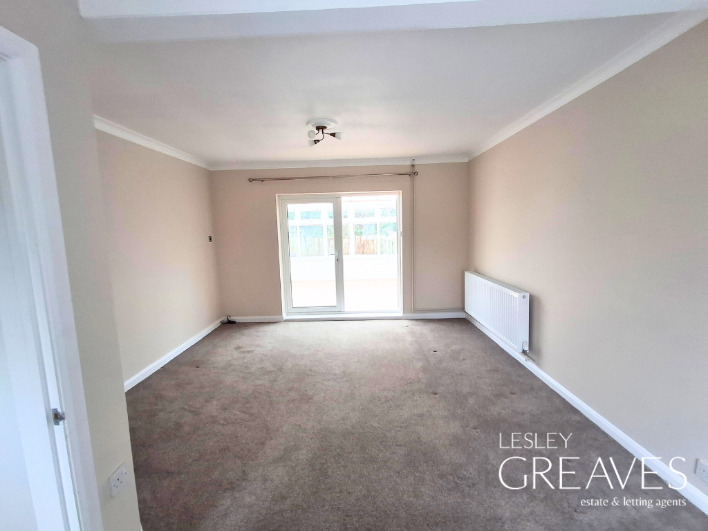 Property photo 3 of 10 Lounge