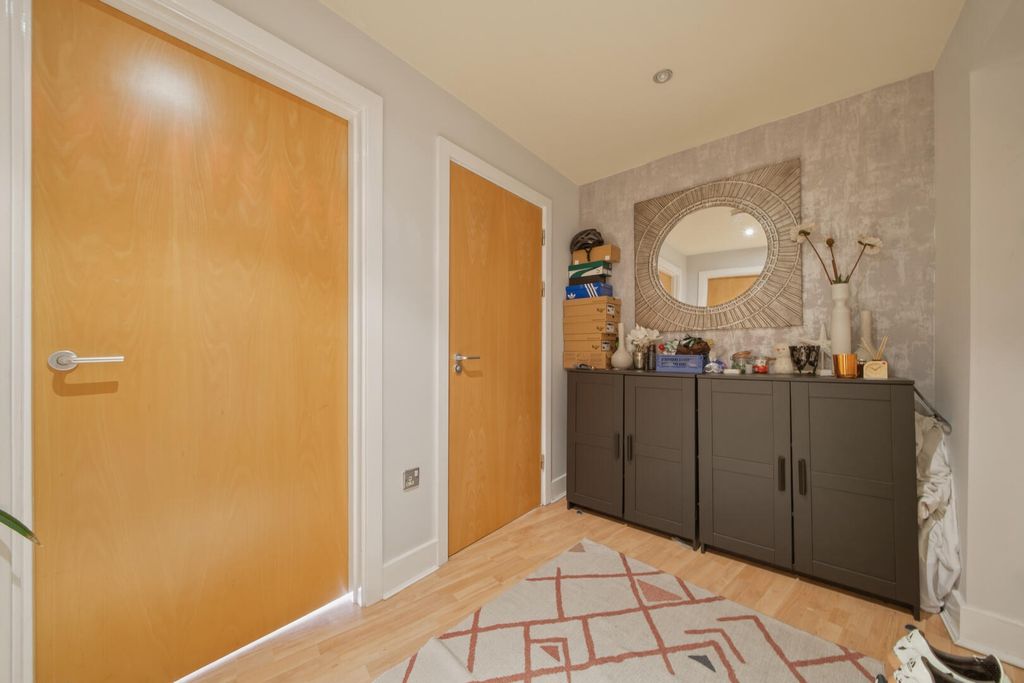 Property photo 3 of 21 Hallway