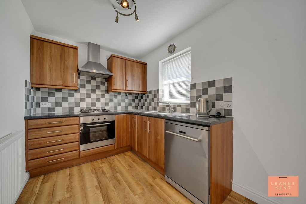 Property photo 3 of 23