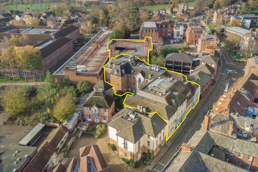 Property photo 2 of 18 Oxford Square, Oxford Street, Newbury, Rg14 1Jg