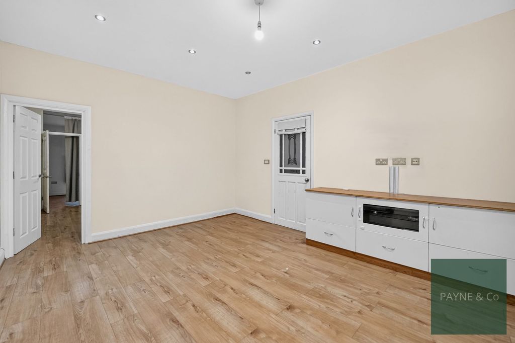 Property photo 3 of 23