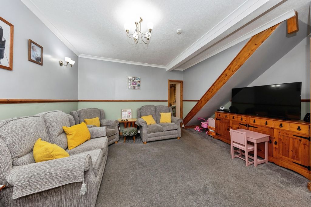 Property photo 2 of 18 Photo