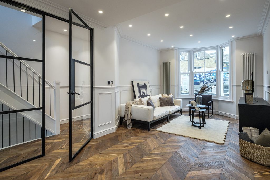 Property photo 2 of 25