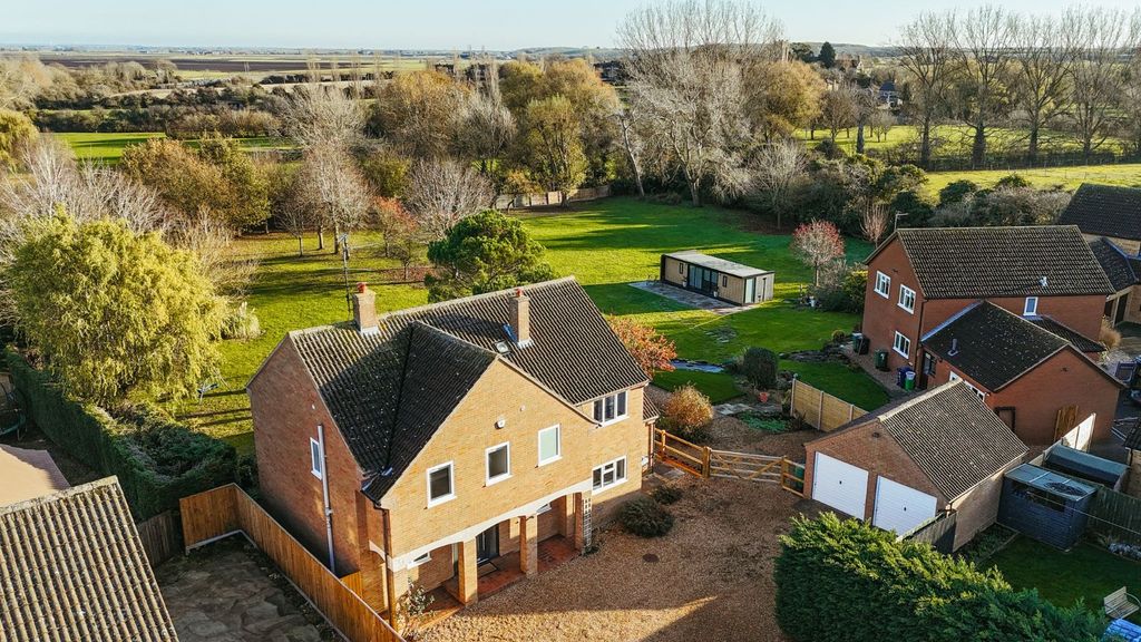 Property photo 1 of 32