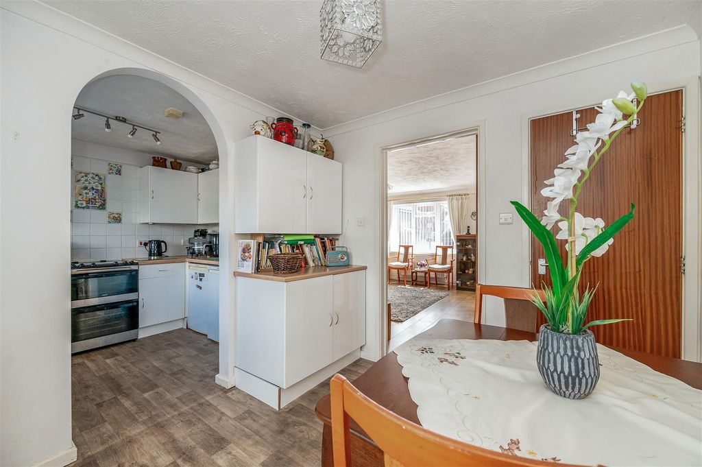 Property photo 2 of 28 Kitchen / Diner