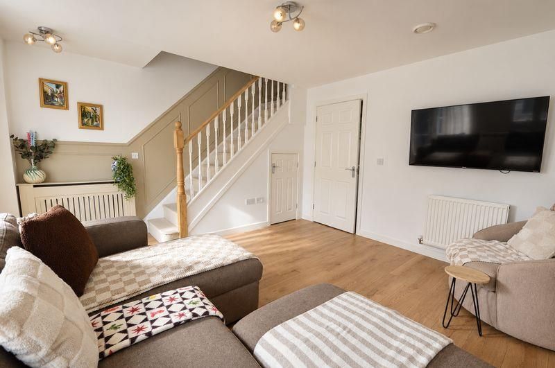Property photo 3 of 13 92686Ca3-E4c5-4d17-9E9B-c97F1Bcdeb891.Jpg