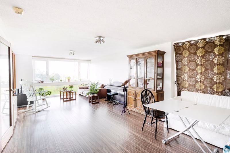 Property photo 3 of 12 Photo 7