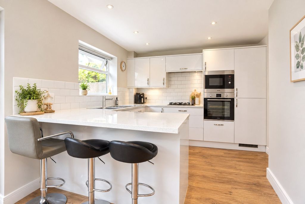 Property photo 1 of 8 Kitchen