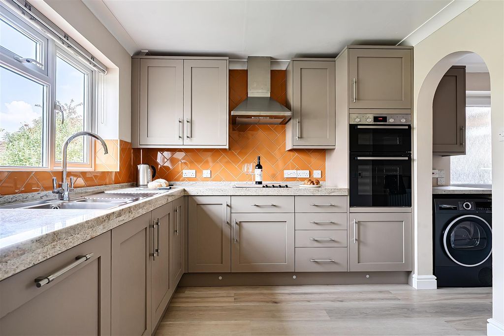 Property photo 3 of 20 1456078-16-69Ff1B6d5Ca05.Jpg