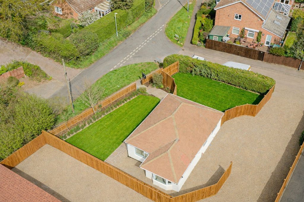 Property photo 2 of 27