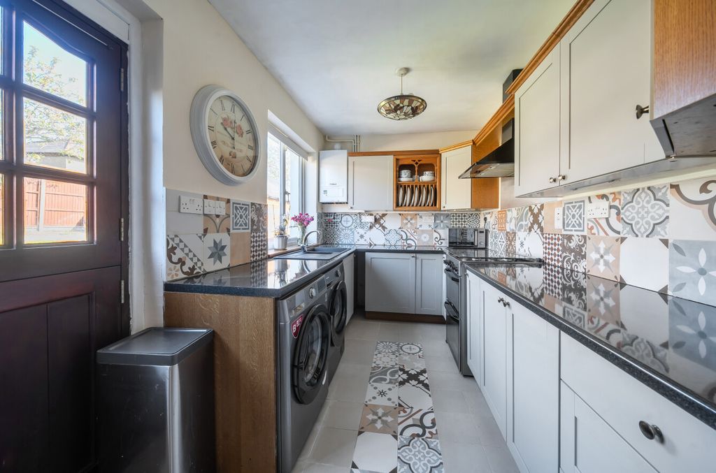 Property photo 3 of 19 1440272-19-69Eb37...