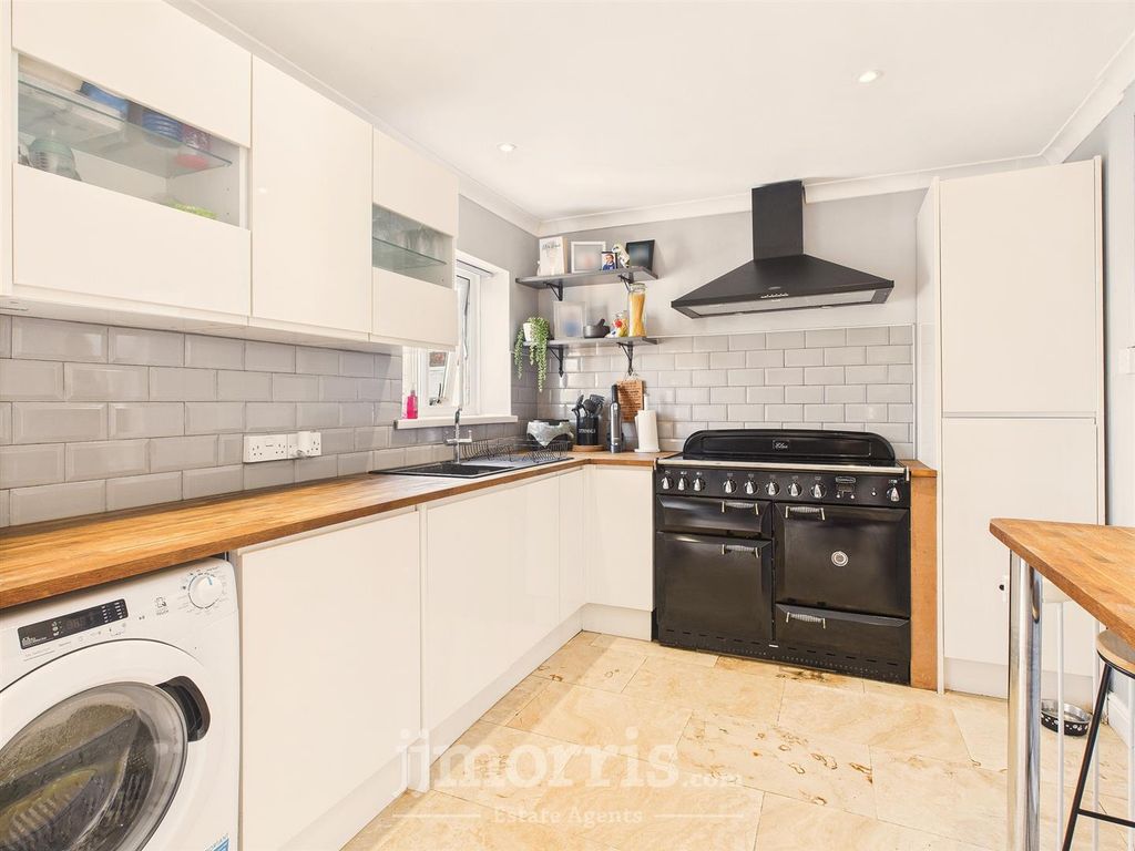 Property photo 2 of 23 Kitchen/Breakfast Room
