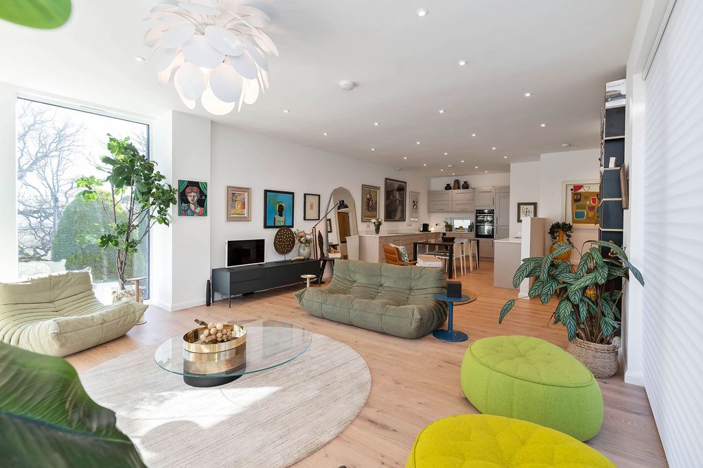 Property photo 2 of 27 Property Image 2