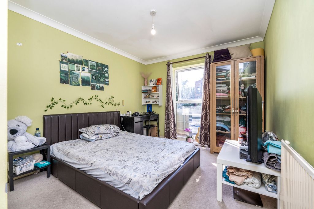 Property photo 2 of 18 Log09670