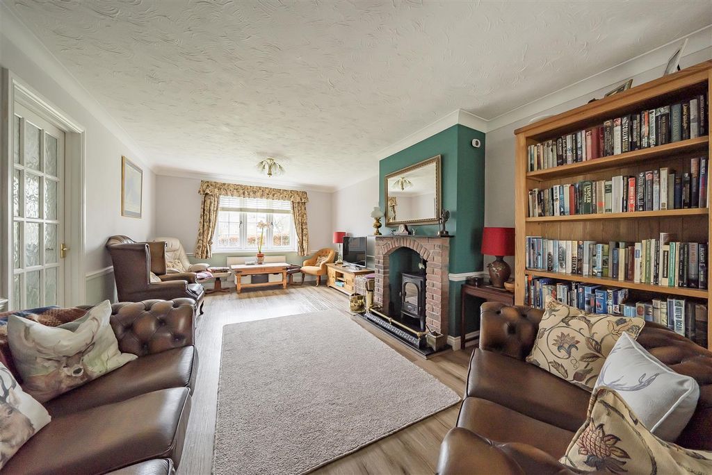 Property photo 3 of 26 Sitting Room