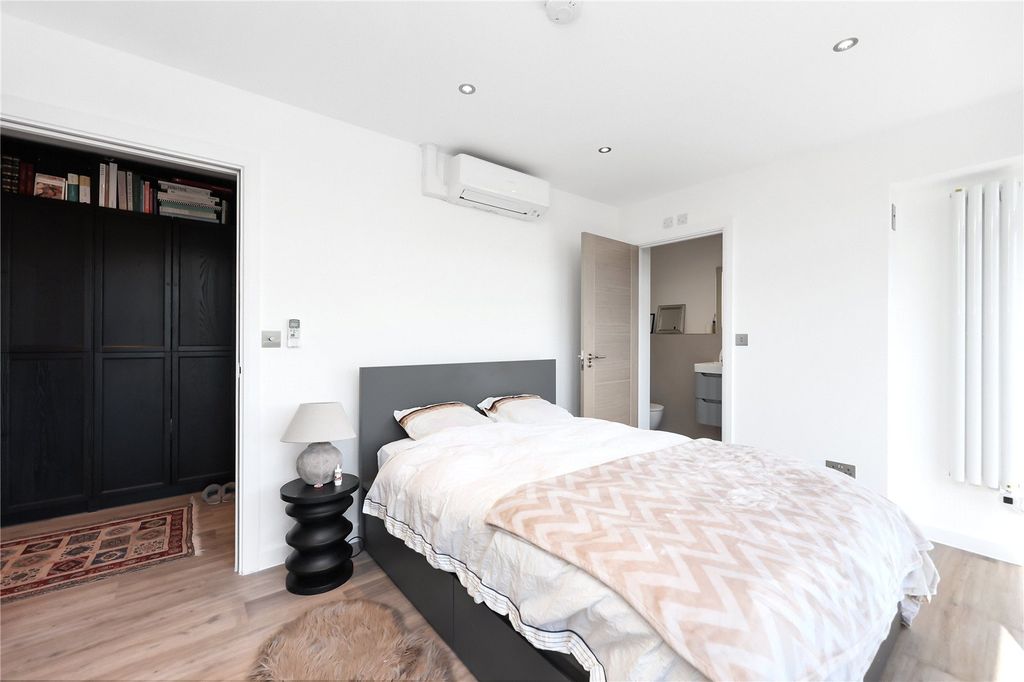 Property photo 3 of 16 Picture No. 09