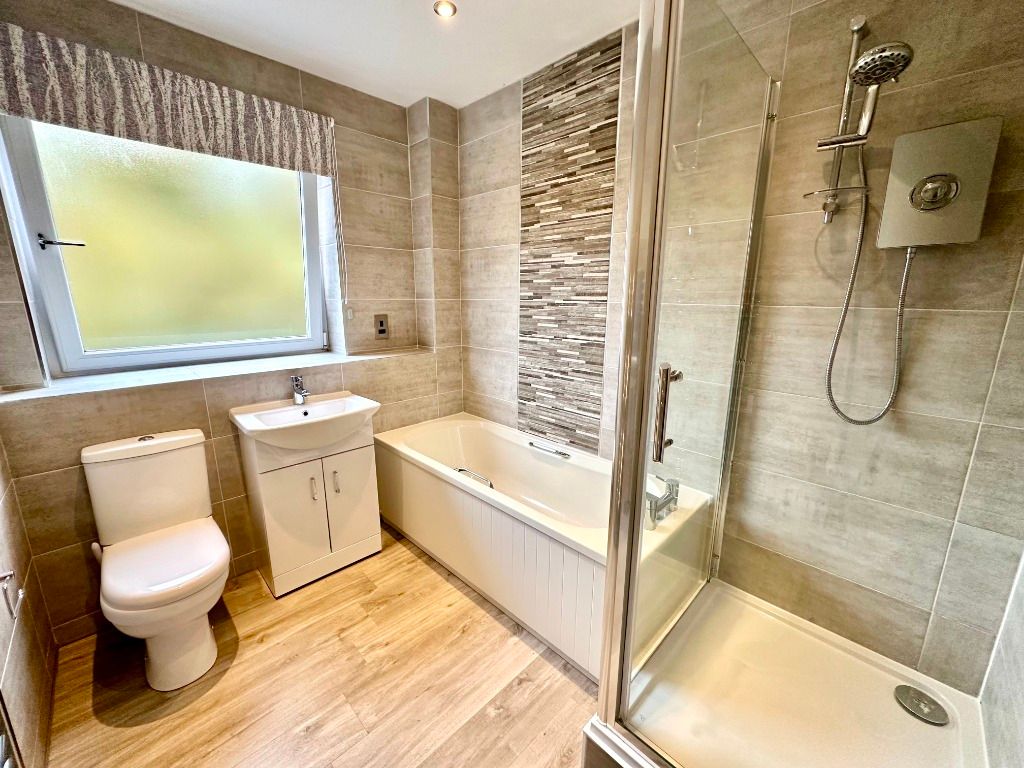 Additional image 13 of 3 bed flat to rentBankholm Place, Busby, Glasgow G76