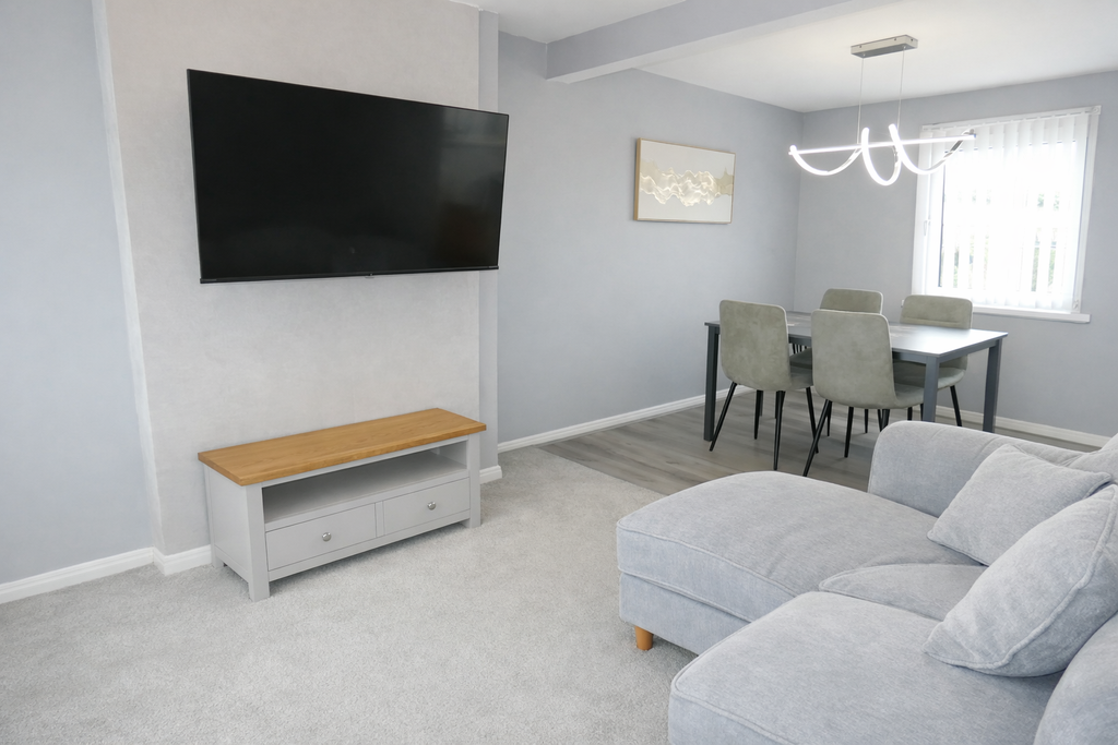 Property photo 3 of 15 Lounge