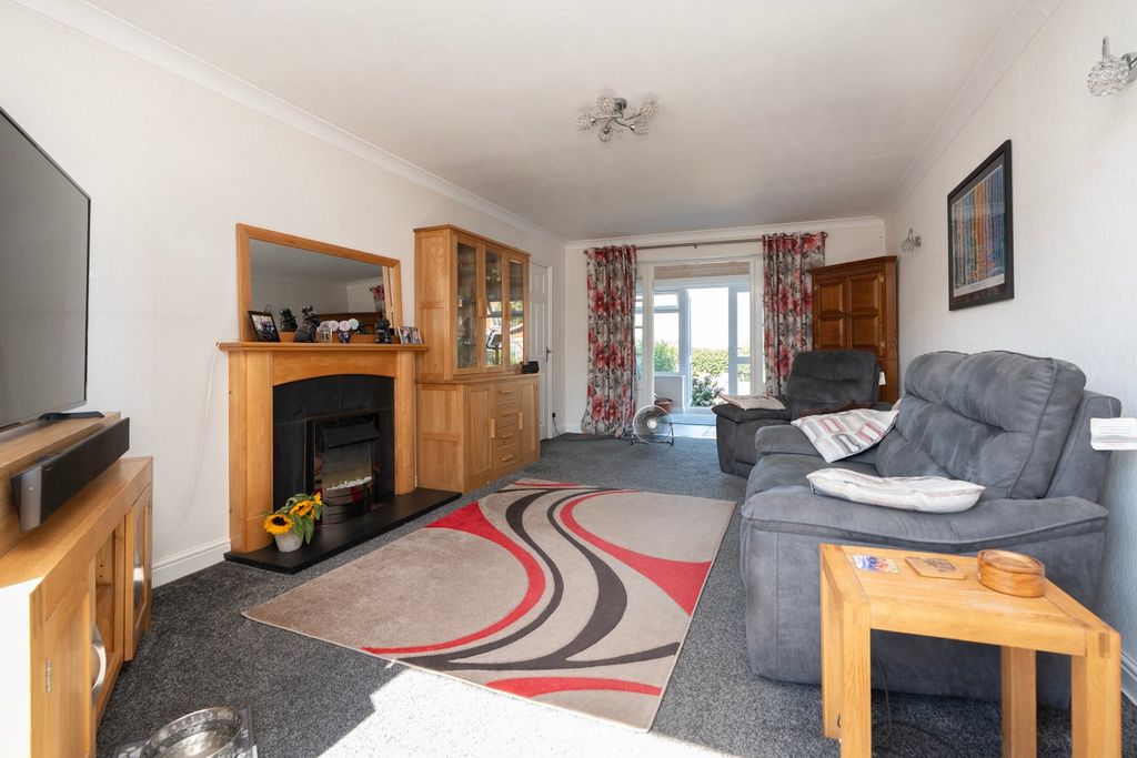Property photo 2 of 23