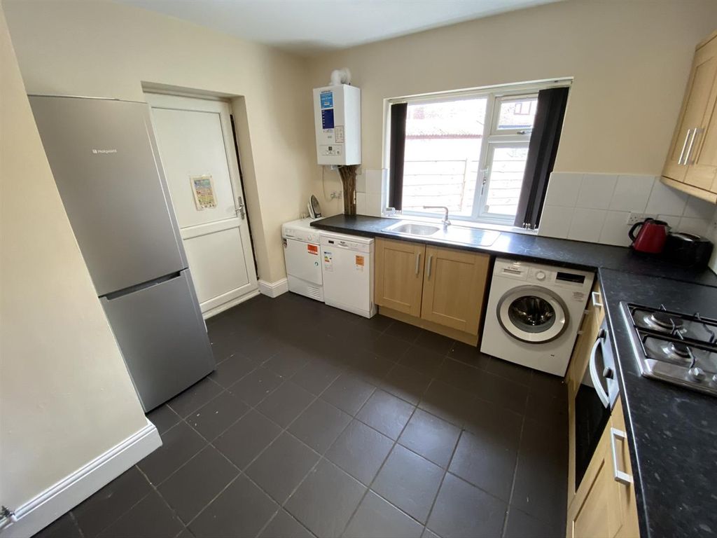 Property photo 2 of 16