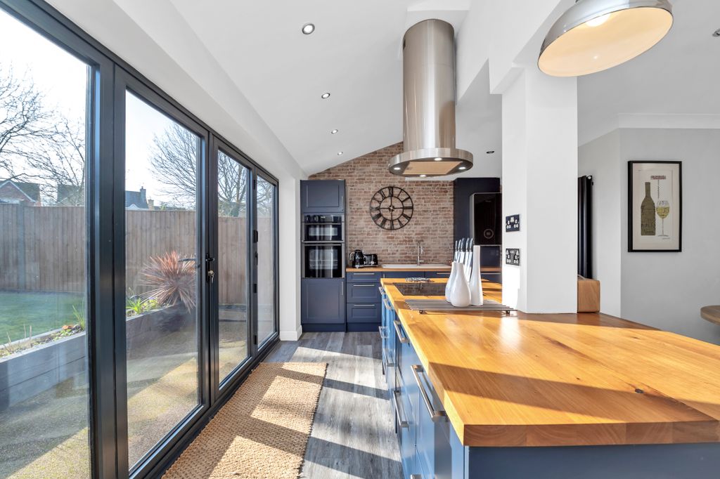 Property photo 3 of 25