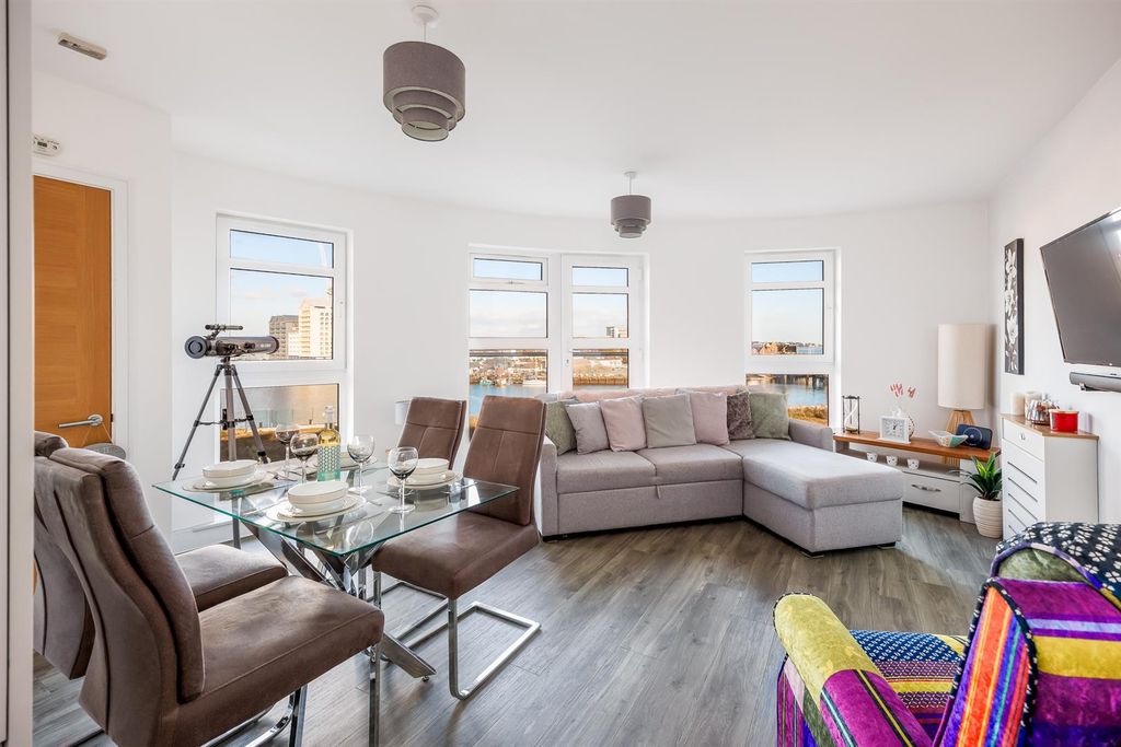 Property photo 1 of 29 Sanctuaryapt1017Jeffersonavenue-26Web300.Jpg