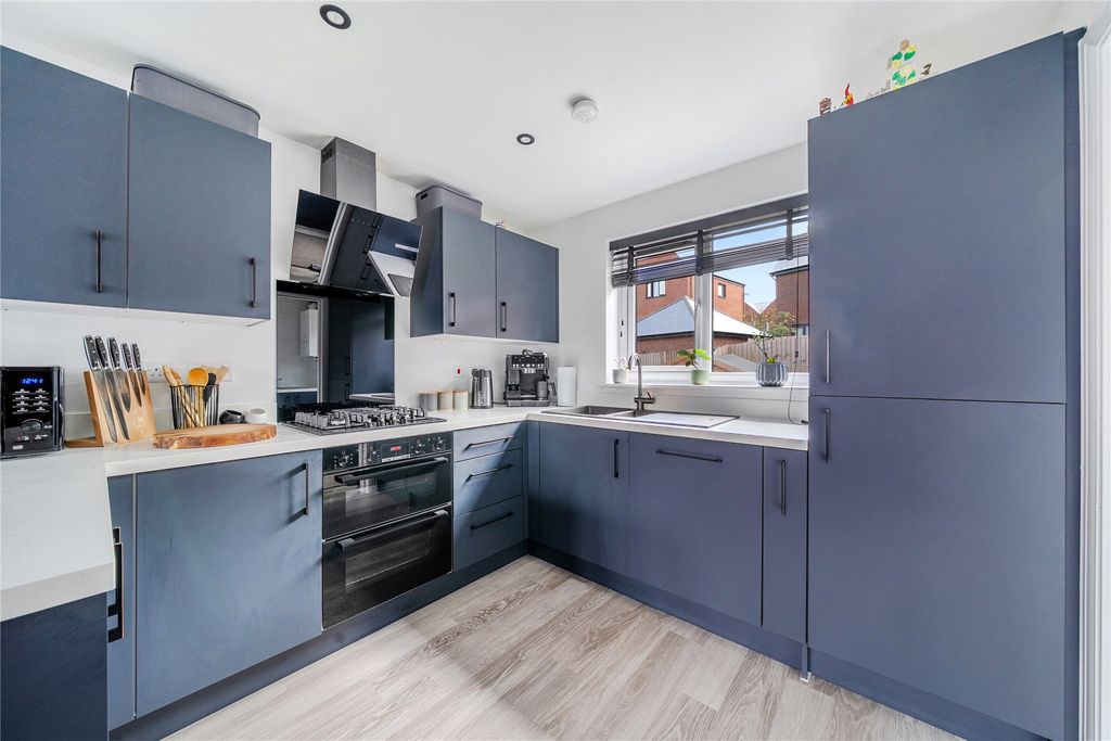 Property photo 3 of 12 Kitchen