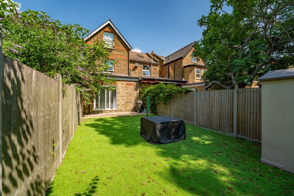 Property photo 1 of 8 Photo 7