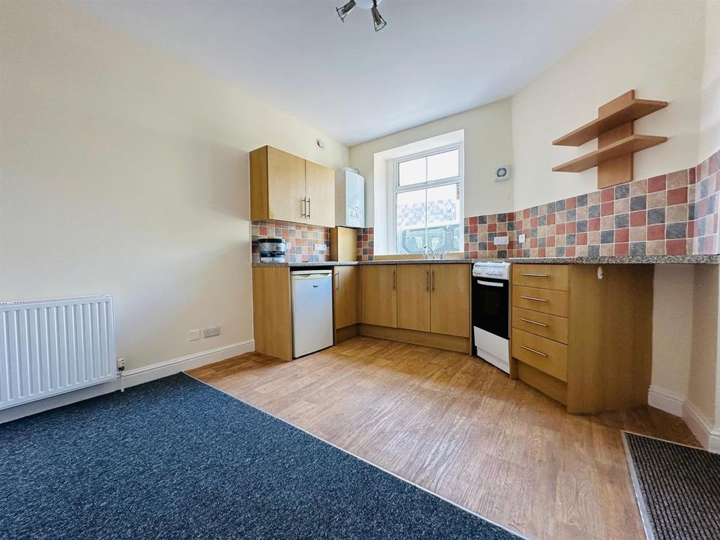 Property photo 2 of 6 Kitchen/Lounge