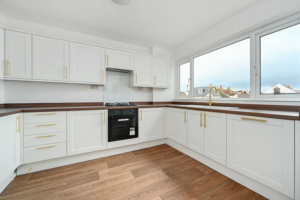 Property photo 2 of 20 Kitchen