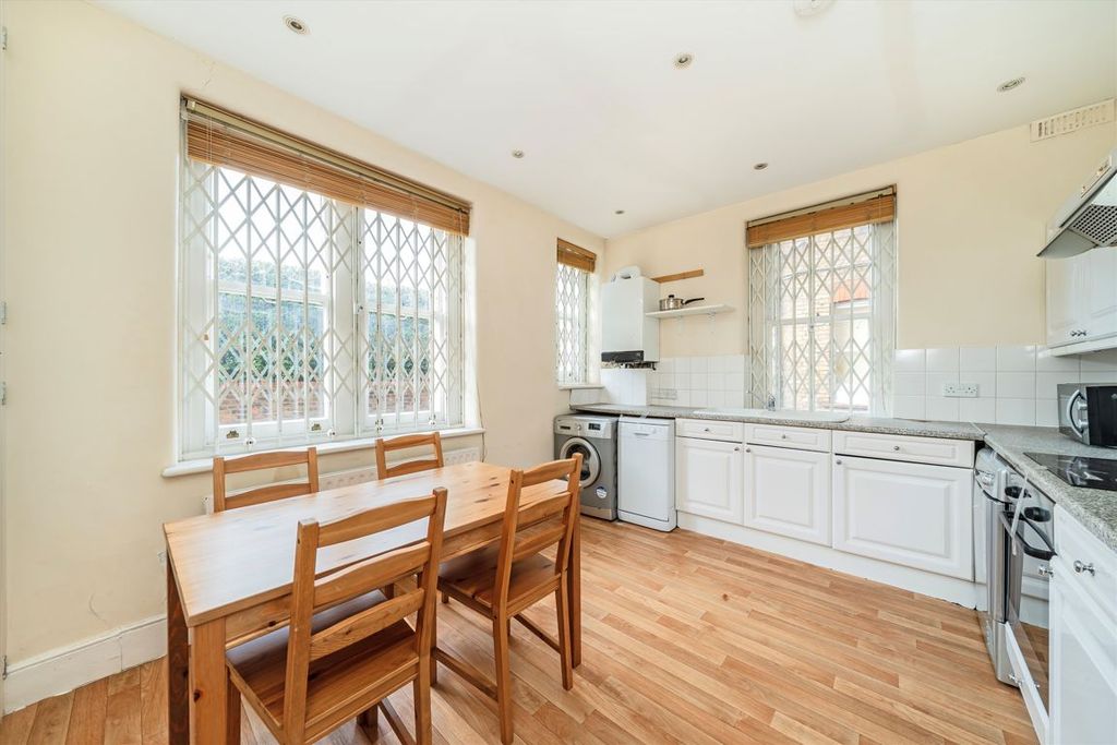 Property photo 3 of 5