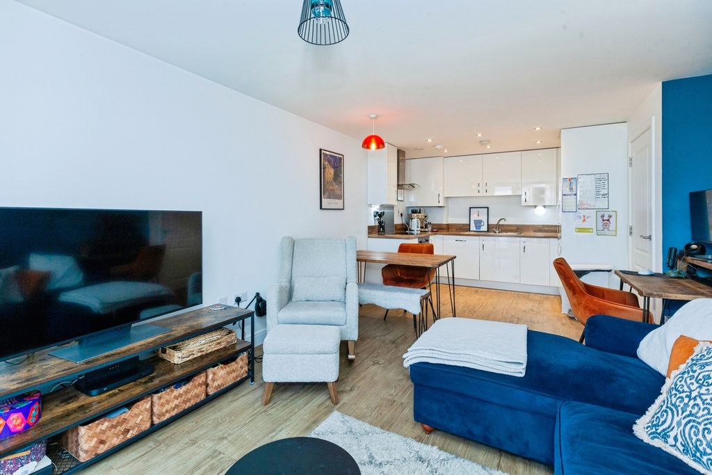 Property photo 2 of 13 Kitchen / Living