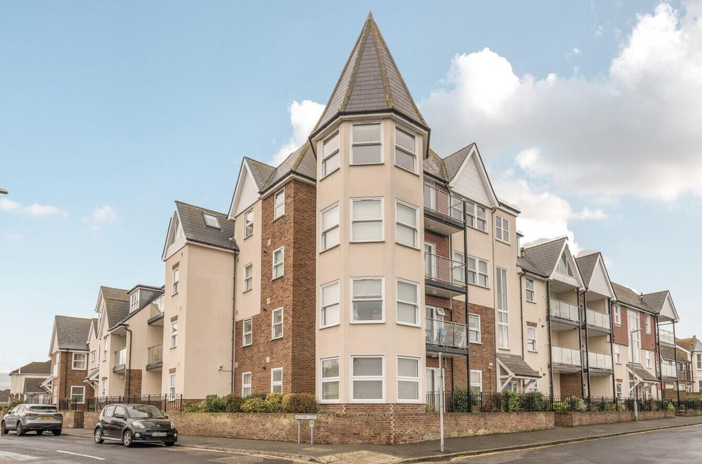 Property photo 1 of 17 Front (Exterior)