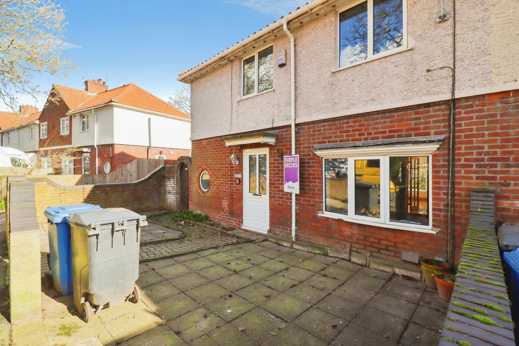 Property photo 2 of 20 Front Garden